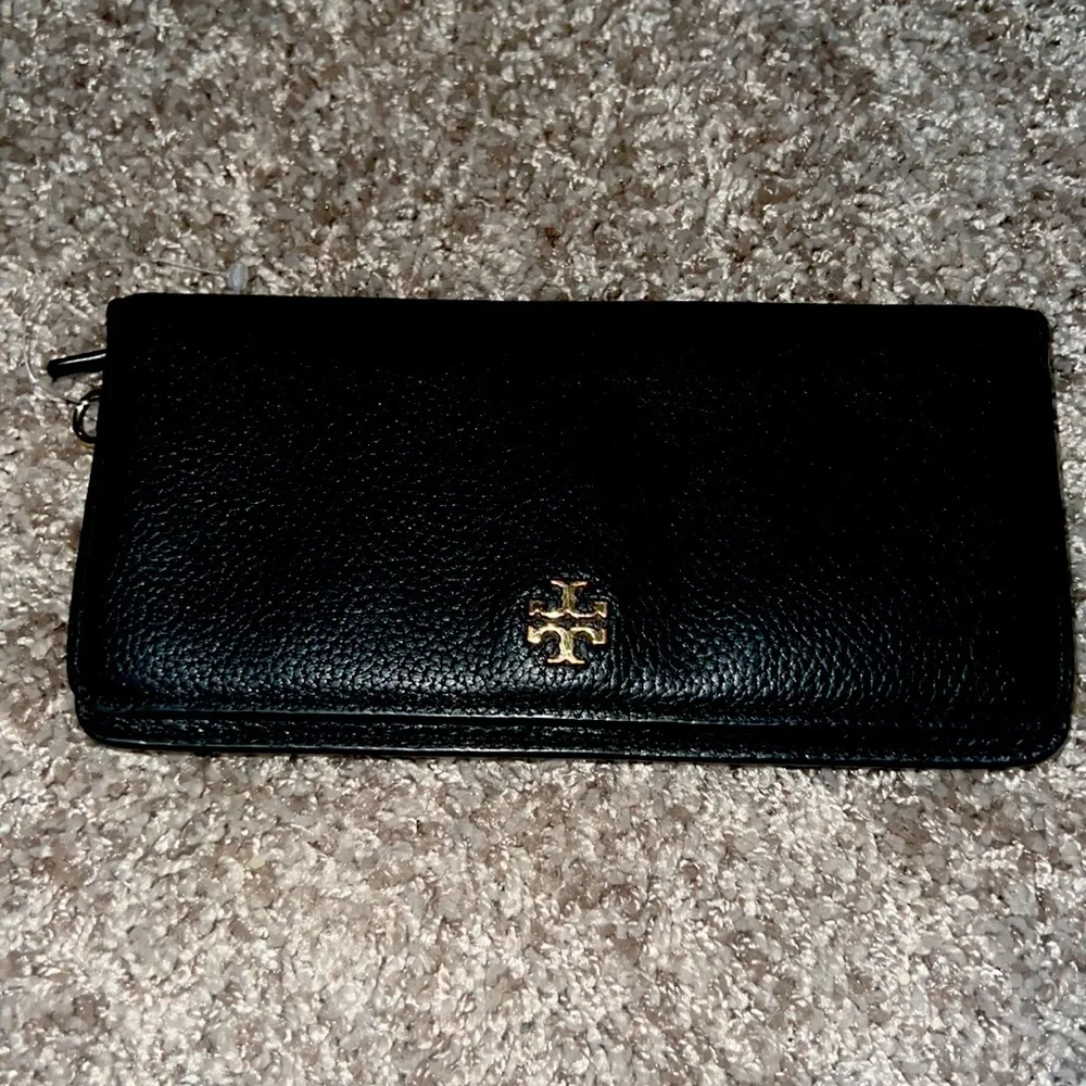 Tory Burch wallet - Picture 1 of 10